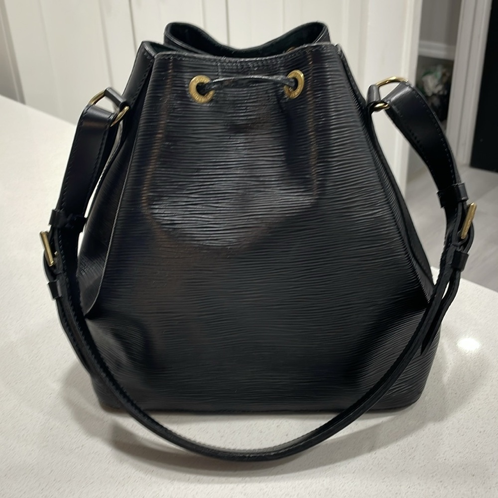 Vintage Louis Vuitton Black Epi Leather Noe Bucket Bag - Picture 2 of 16